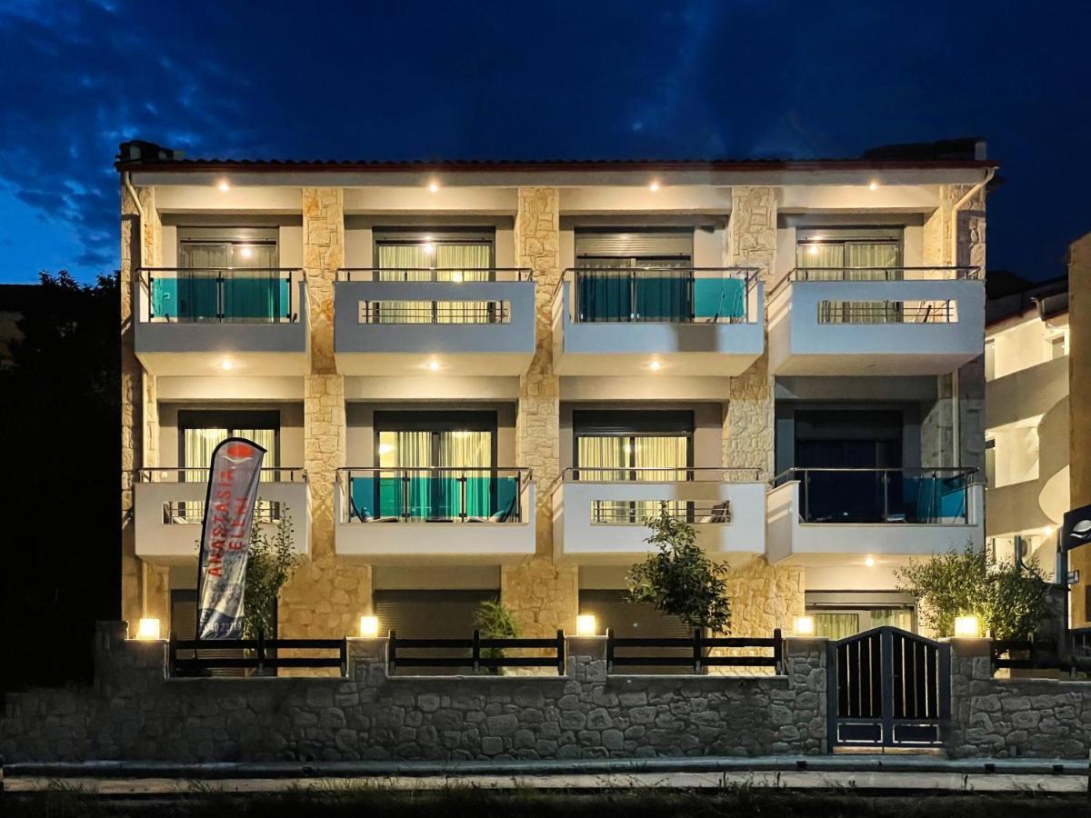 Anastasia Eleni Kallithea  Luaran gambar