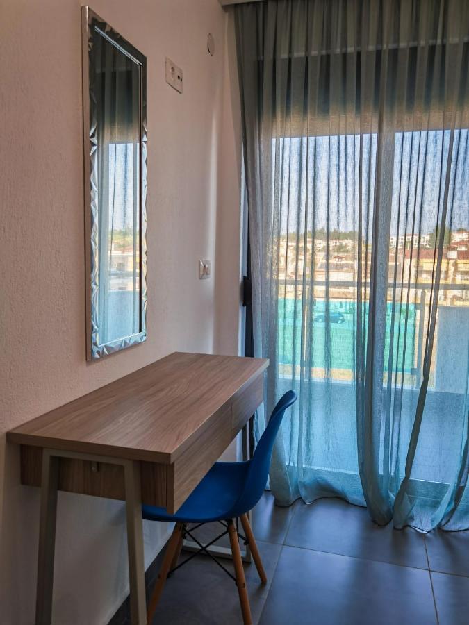 Anastasia Eleni Kallithea  Luaran gambar