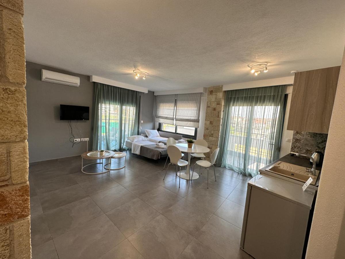 Anastasia Eleni Kallithea  Luaran gambar