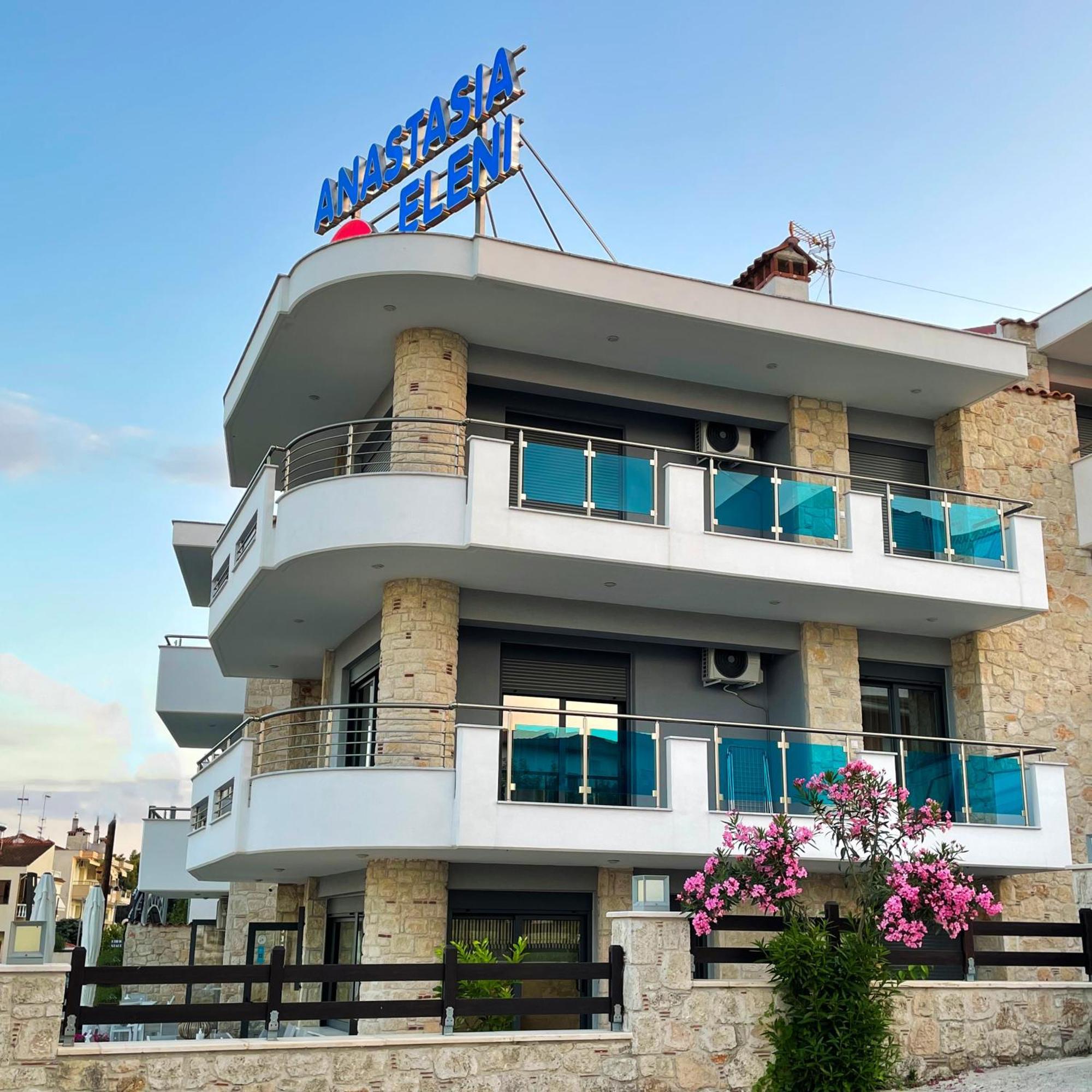 Anastasia Eleni Kallithea  Luaran gambar