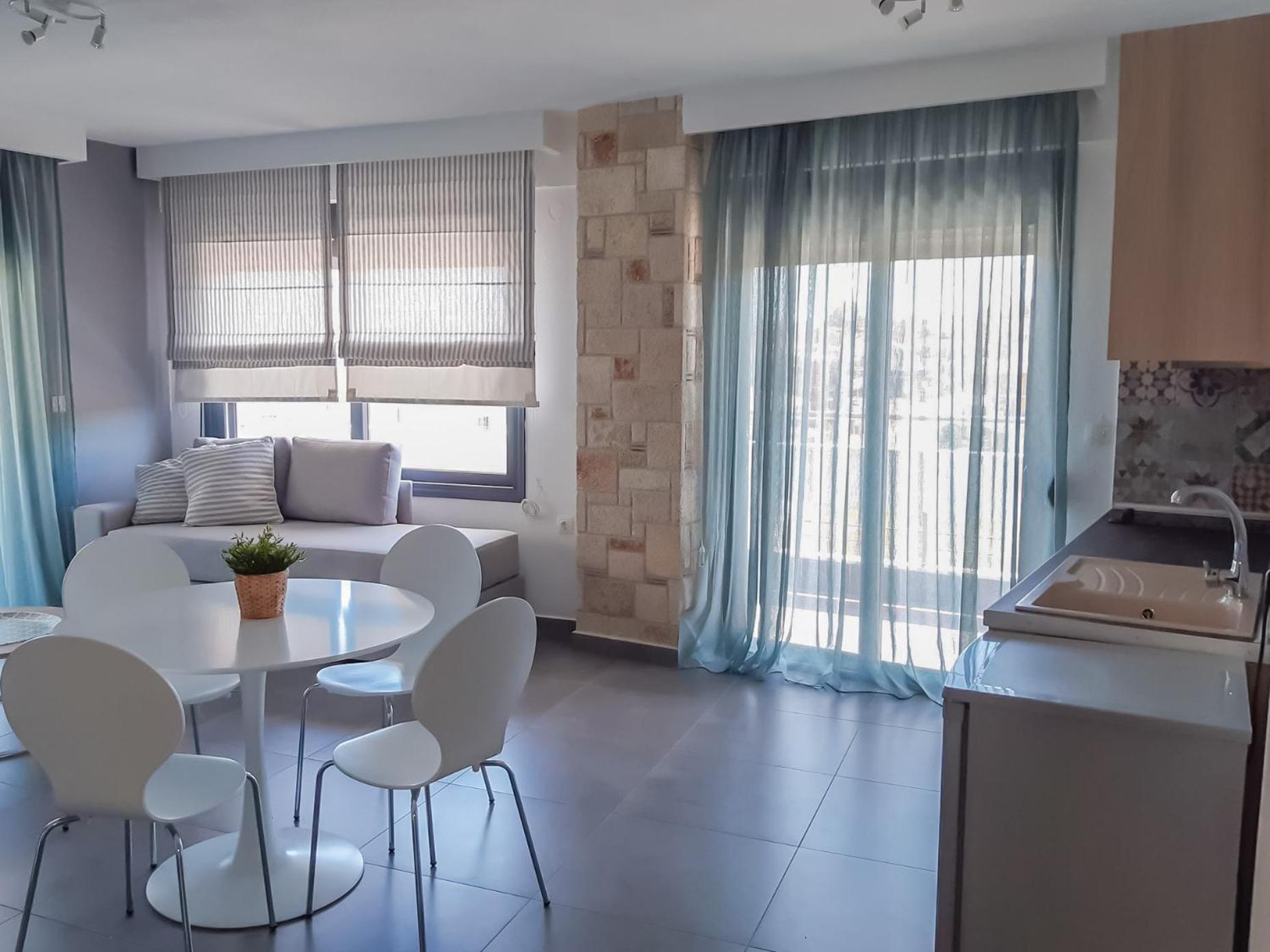 Anastasia Eleni Kallithea  Luaran gambar