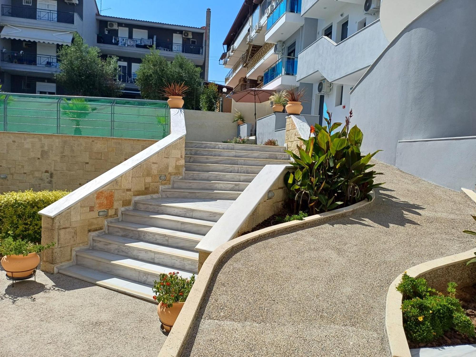 Anastasia Eleni Kallithea  Luaran gambar